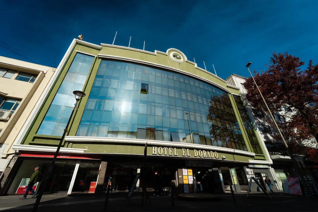 Fachada de Hotel El Dorado en Concepción